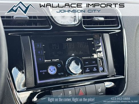 Used 2014 Chrysler 200 Limited FWD image 21