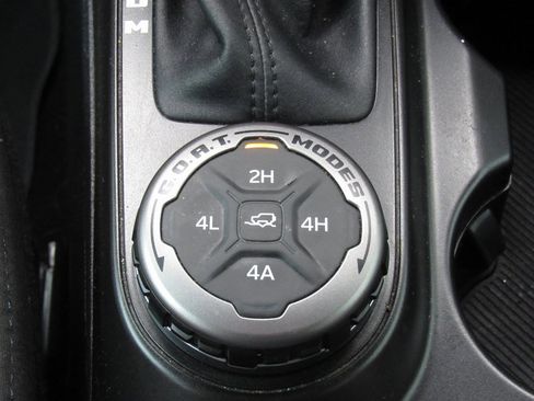 Used 2023 Ford Bronco Wildtrak image 28