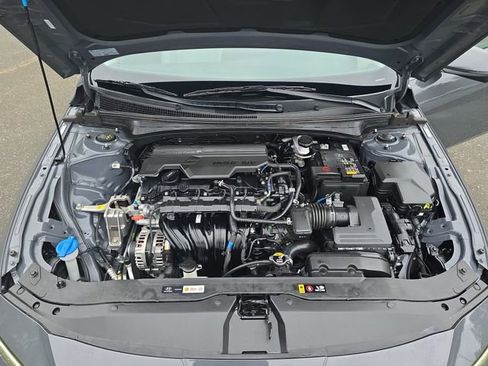 Certified 2024 Hyundai Elantra Limited image 43