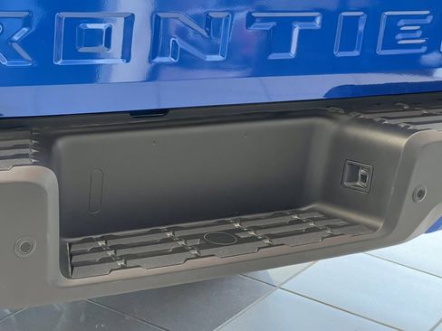 Used 2025 Nissan Frontier PRO-4X image 8