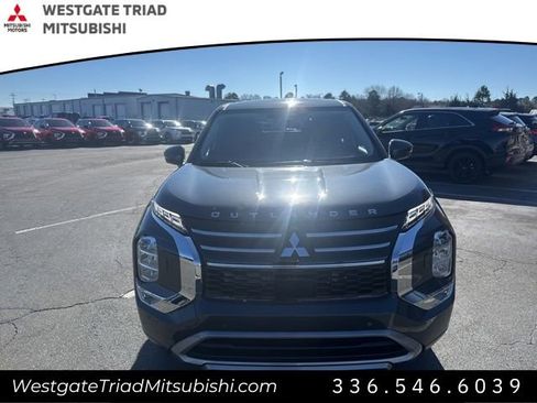 New 2026 Mitsubishi Outlander SE image 2