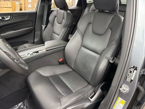 Used 2020 Volvo XC60 T6 Momentum image 19