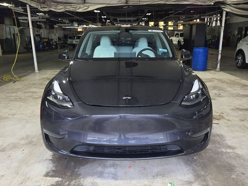 Used 2024 Tesla Model Y Performance AWD/4WD image 2