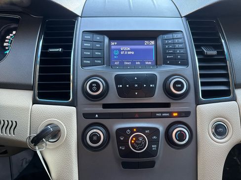 Used 2017 Ford Taurus SE image 20
