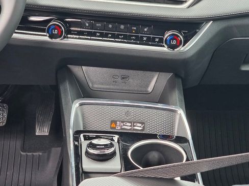 New 2026 Chevrolet Equinox LT w/ Convenience Package II image 12