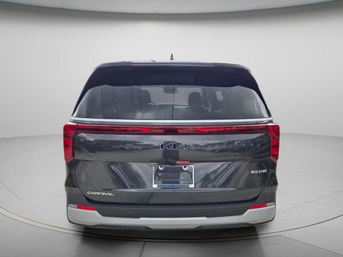 Used 2026 Kia Carnival FWD image 4