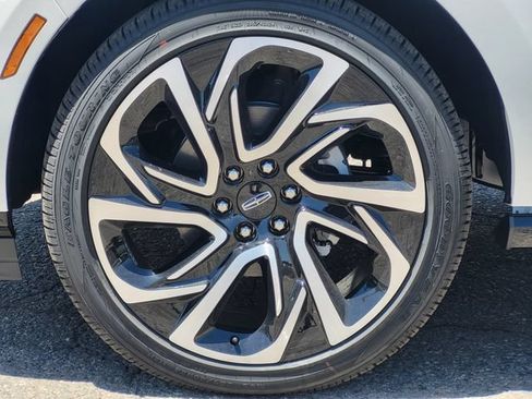 New 2026 Lincoln Navigator Reserve AWD/4WD image 17