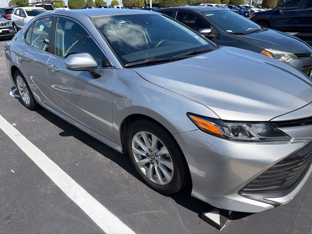 Used 2020 Toyota Camry LE FWD image 4
