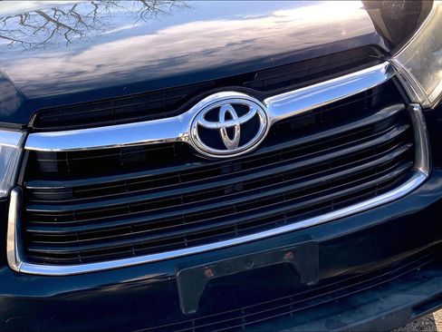 Used 2016 Toyota Highlander LE image 33