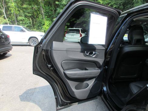 Used 2018 Volvo XC60 T5 Inscription w/ Convenience Package AWD/4WD image 16
