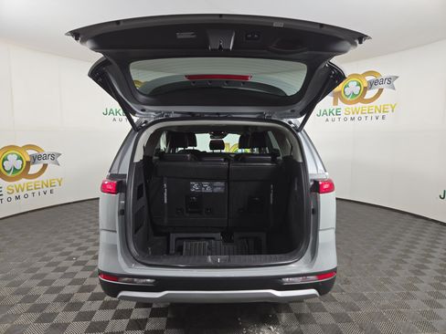 Used 2024 Kia Carnival EX image 35