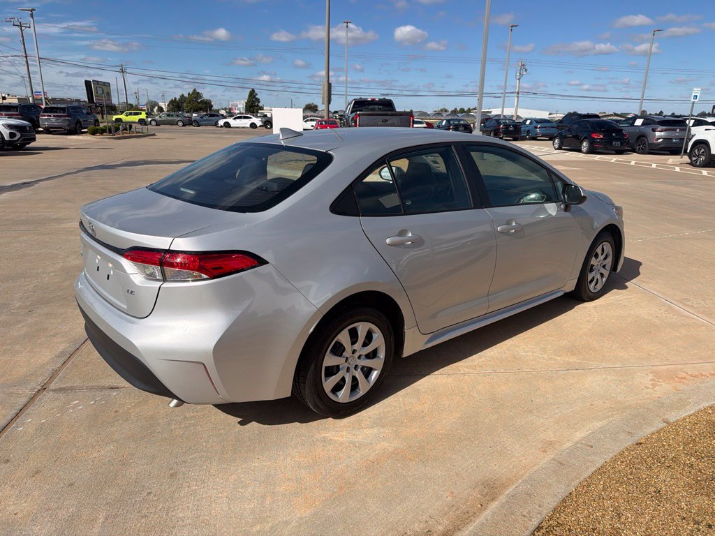 Used 2024 Toyota Corolla LE FWD image 5