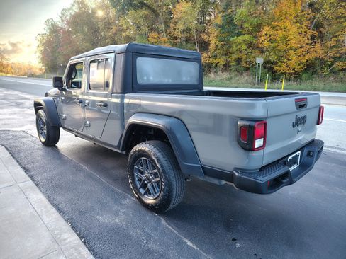 Certified 2020 Jeep Gladiator Sport image 7