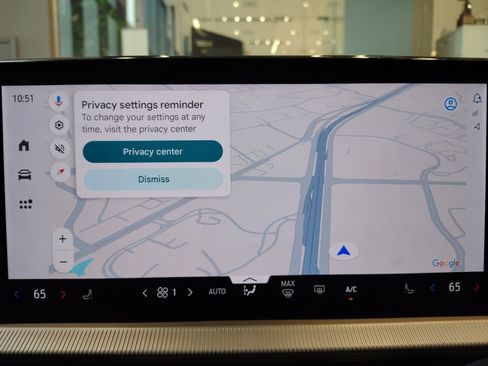 Used 2025 Ford Explorer Active image 3