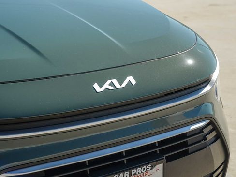 Used 2025 Kia Niro EX FWD image 10