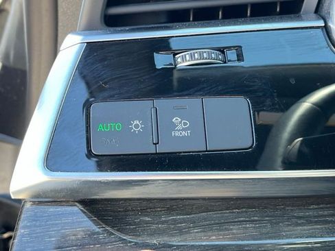 Used 2023 Audi Q8 Premium Plus w/ Premium Plus Package image 16