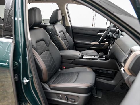 Used 2024 Nissan Pathfinder Platinum w/ Cargo Package FWD image 36