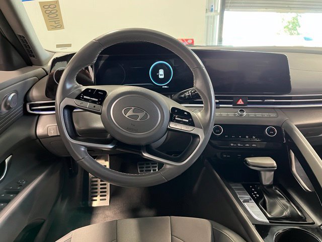 Used 2025 Hyundai Elantra SEL FWD image 22