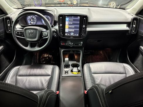 Used 2022 Volvo XC40 T4 Momentum FWD image 10