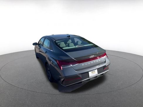 Used 2025 Hyundai Elantra SEL image 11