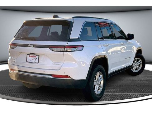Used 2024 Jeep Grand Cherokee Laredo w/ Trailer Tow Package image 14
