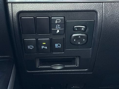Used 2019 Toyota Land Cruiser AWD/4WD image 31