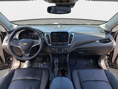 Used 2023 Chevrolet Malibu LT w/ Driver Confidence Package FWD image 2