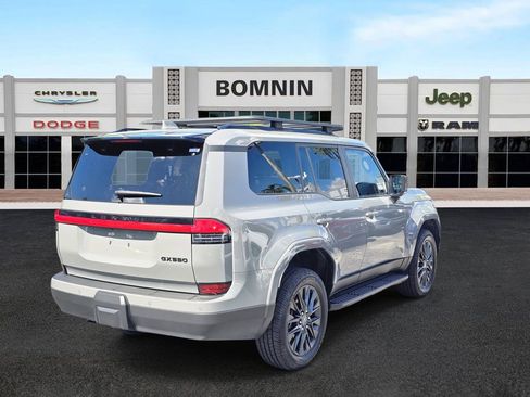 Used 2024 Lexus GX 550 image 3