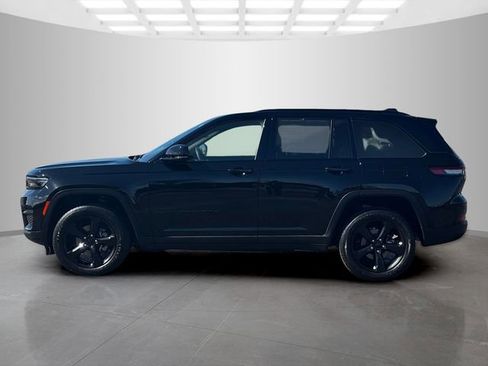 Used 2023 Jeep Grand Cherokee Altitude image 4