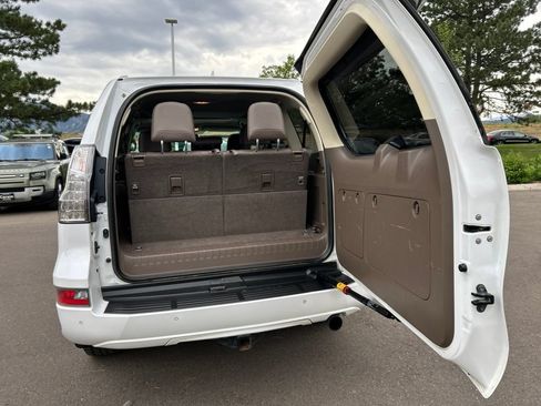 Used 2018 Lexus GX 460 Premium w/ Premium Package AWD/4WD image 18