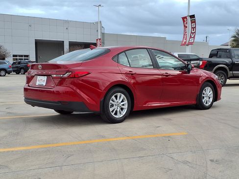 Used 2026 Toyota Camry LE w/ Convenience Package image 5