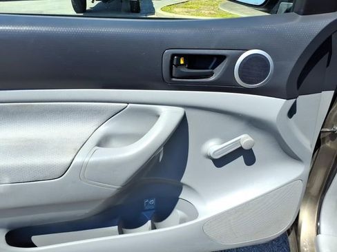 Used 2011 Toyota Tacoma 2WD Regular Cab image 3