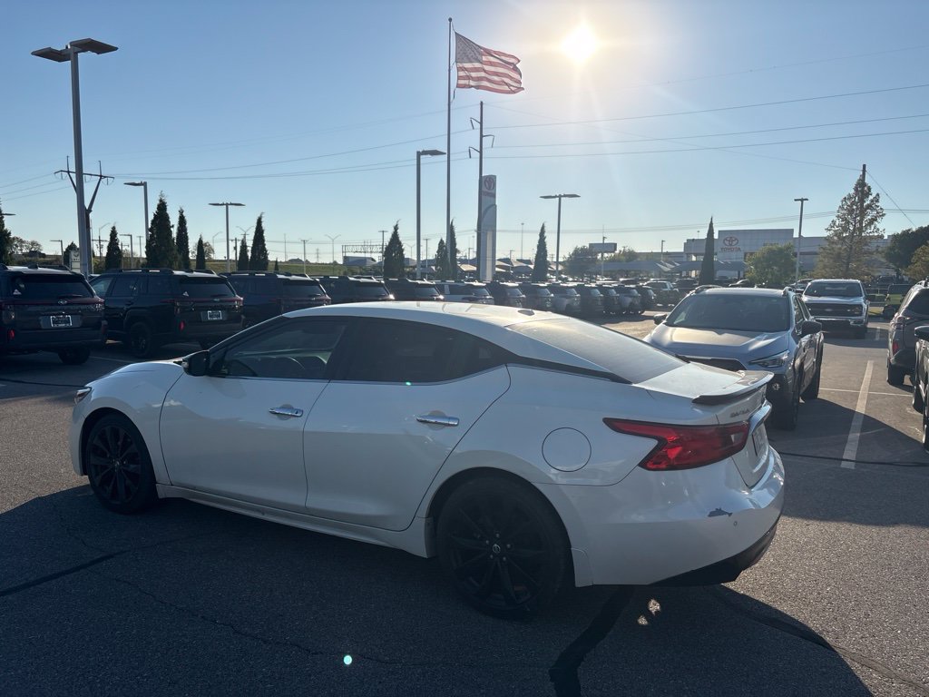 Used 2017 Nissan Maxima SR w/ Midnight Edition FWD image 6