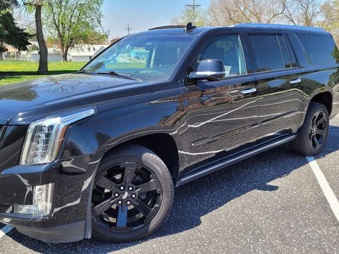 Used 2019 Cadillac Escalade ESV Premium Luxury w/ Escalade Sport Edition AWD/4WD image 2