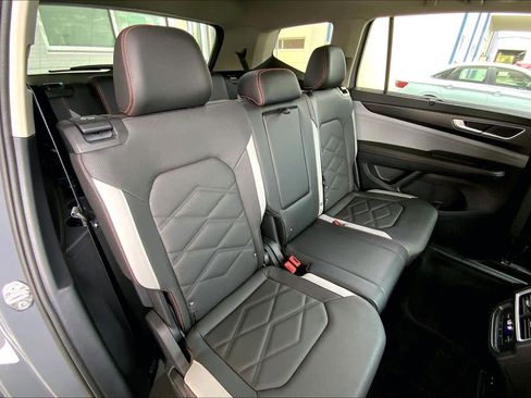 Used 2025 Volkswagen Atlas Peak Edition SE image 20