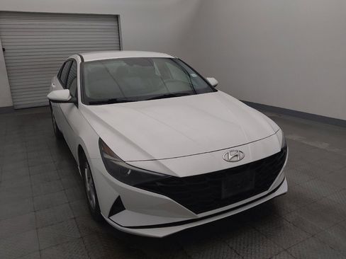 Used 2022 Hyundai Elantra SE FWD image 14