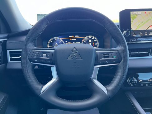 New 2025 Mitsubishi Outlander SE image 15