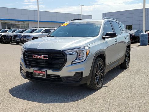 Used 2024 GMC Terrain SLE w/ Driver Convenience Package FWD image 4