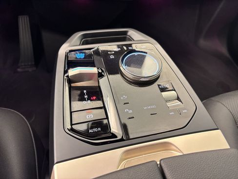 Used 2023 BMW iX xDrive50 image 17