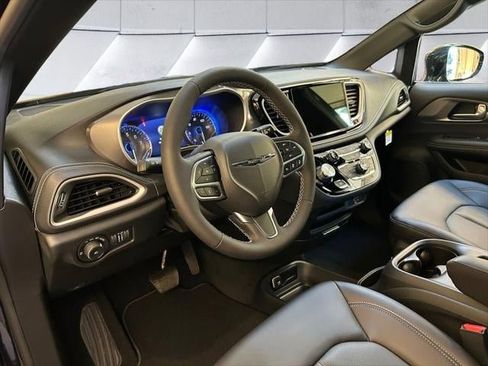 New 2026 Chrysler Pacifica Select image 26