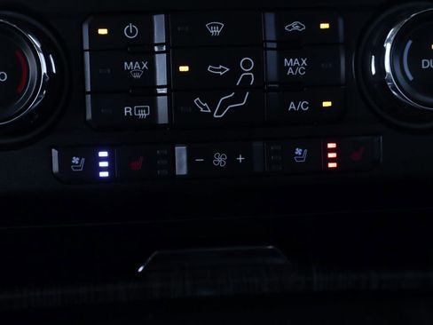 Used 2021 Ford F350 Lariat image 46