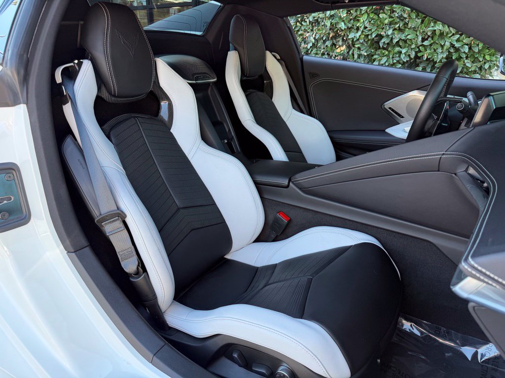 Used 2025 Chevrolet Corvette Z06 RWD image 31