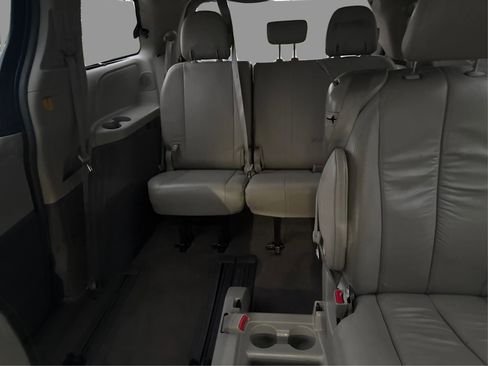 Used 2011 Toyota Sienna XLE w/ XLE Navigation Pkg FWD image 17