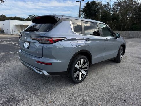 New 2026 Mitsubishi Outlander SE image 8