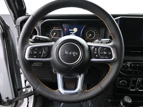 Used 2024 Jeep Wrangler Sahara image 21