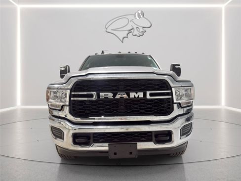 Used 2024 RAM 2500 Tradesman w/ Chrome Appearance Group AWD/4WD image 11
