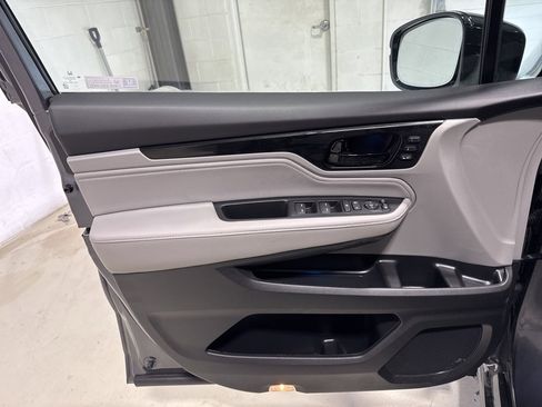 Used 2024 Honda Odyssey Elite image 12