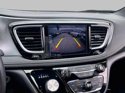 Used 2018 Chrysler Pacifica Limited w/ S Appearance Package FWD image 26
