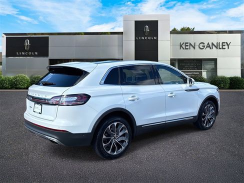 Used 2022 Lincoln Nautilus Reserve w/ Equipment Group 201A image 6