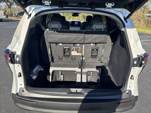 New 2025 Toyota Sienna XLE image 39
